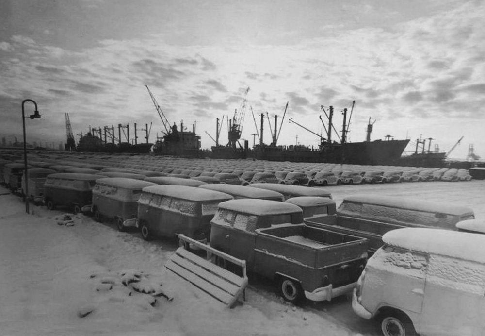 Snow-covered 
        Volkswagens awaiting export at the port of Hamburg