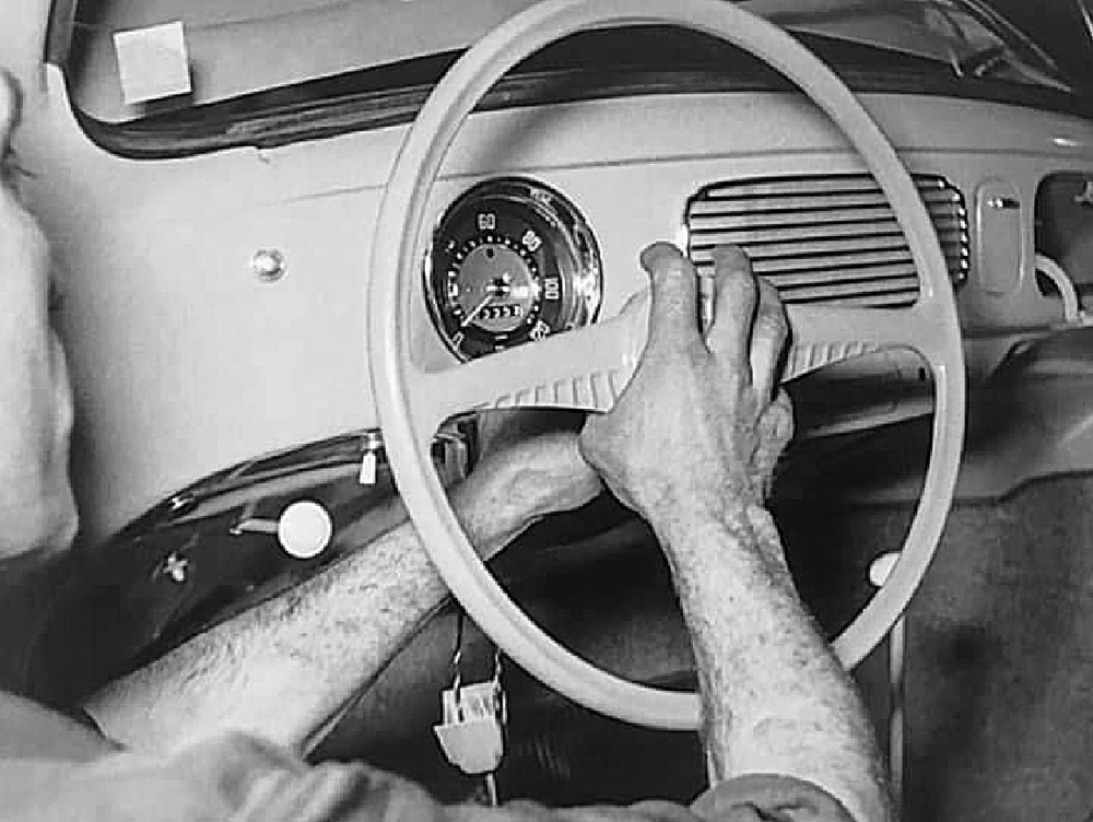 Fitting 
        the steering wheel and horn buttons at Volkswagenwerk