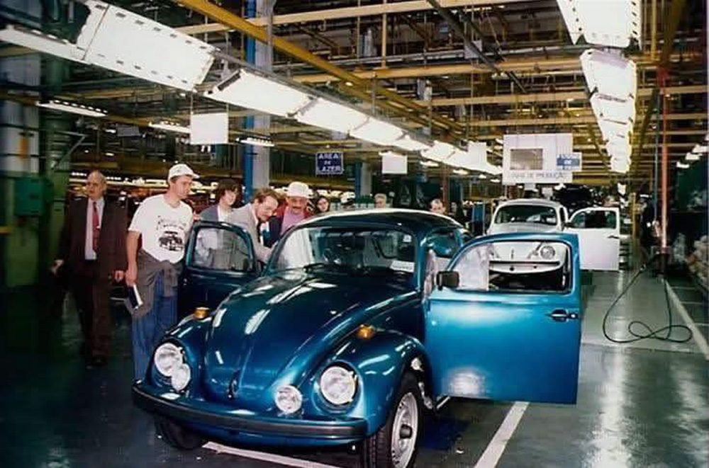 Fusca production at the Anchieta plant of Volkswagen do Brasil in 1996