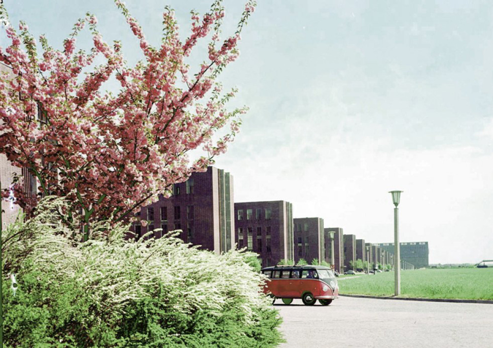 A beautiful barn-door VW "Samba" on the VW-S&uuml;dstra&szlig;e, in 1954