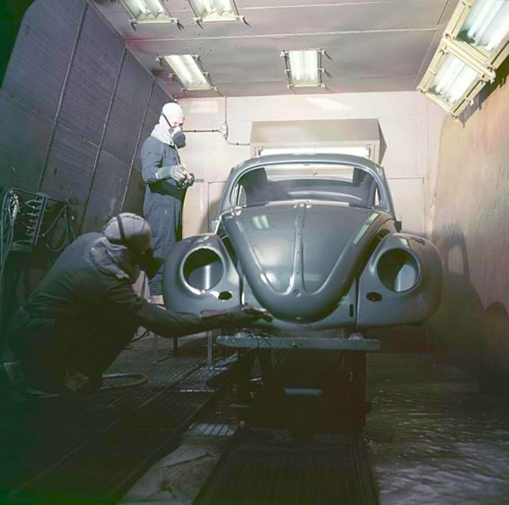 spraying the colour onto a split-window deluxe bodyshell