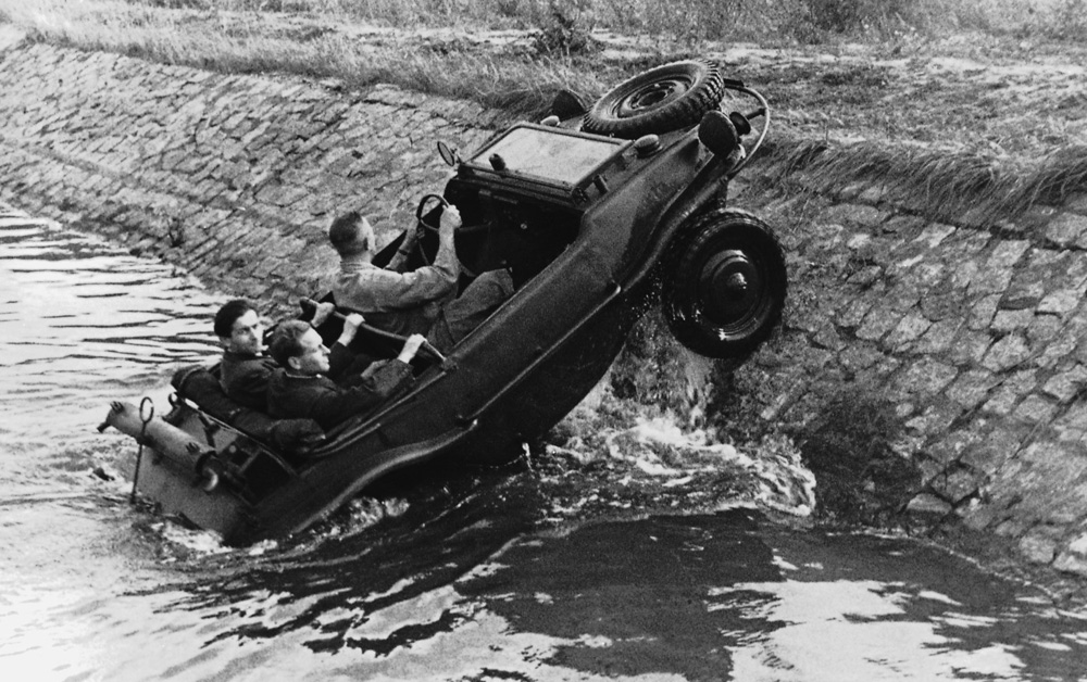 A 
        Schwimmwagen undergoing testing in the Max-Eyth-See
